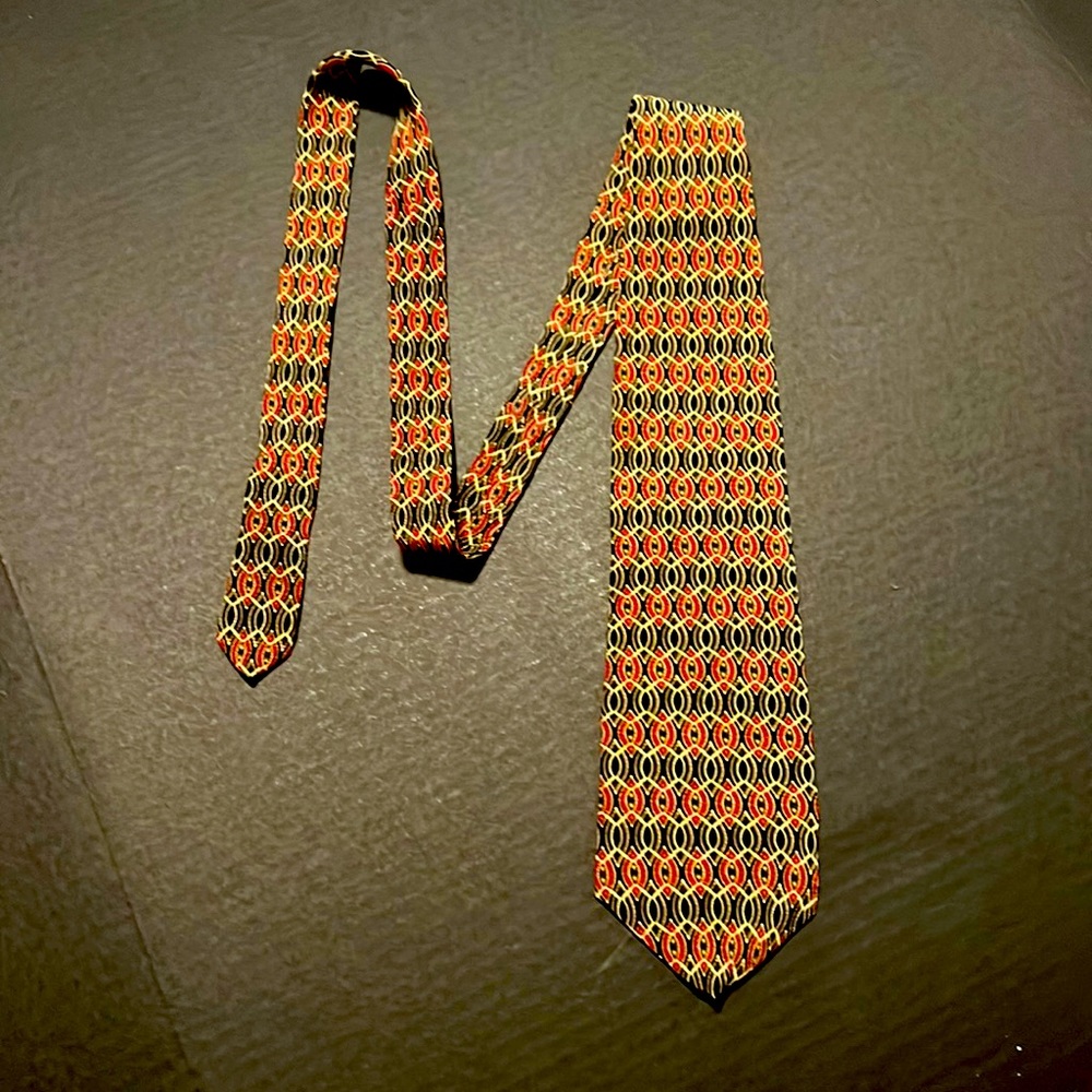 Hunting Horn silk tie 4” x 57”